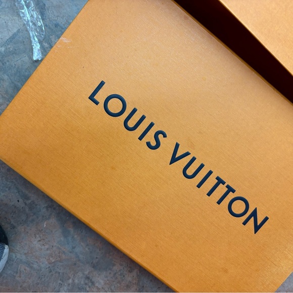 Louis Vuitton Blue Paris Notebook - Picture 10 of 14